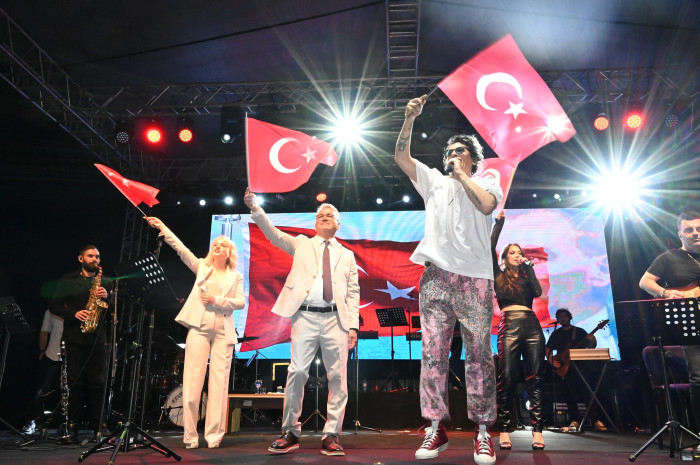 19 Mayıs Ersay &Uuml;ner Konseri