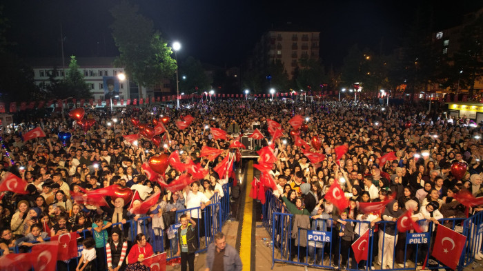 19 Mayıs Ersay &Uuml;ner Konseri