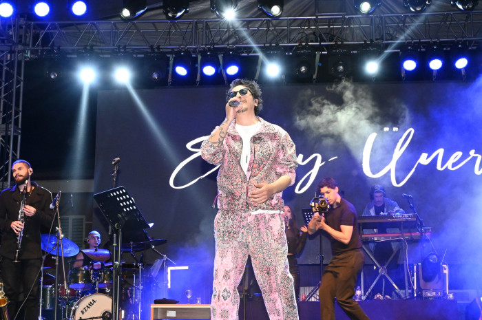 19 Mayıs Ersay &Uuml;ner Konseri