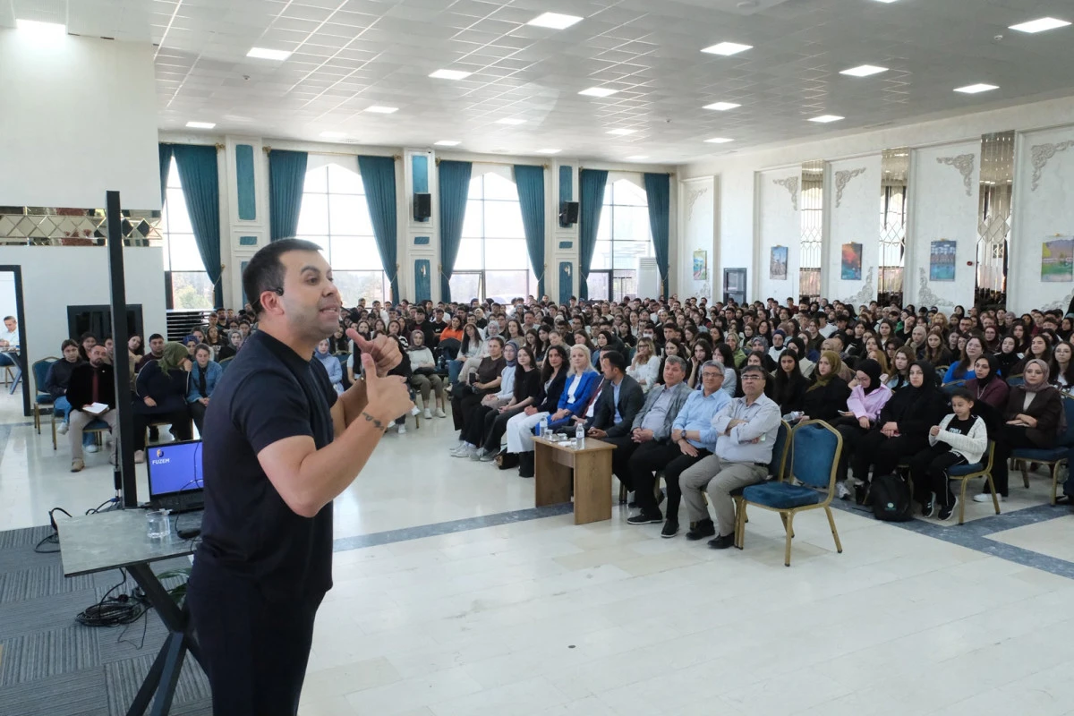 AKER KARTAL SEMİNERİNE YOĞUN İLGİ