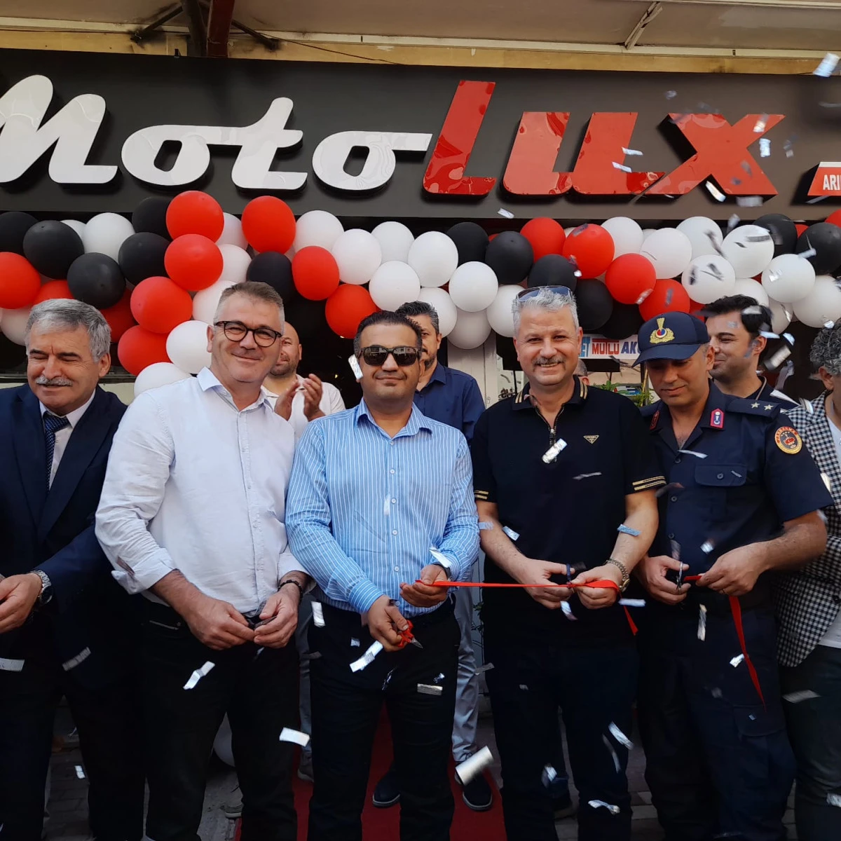 Arınlar MotorLux Showroomu T&ouml;renle a&ccedil;ıldı 