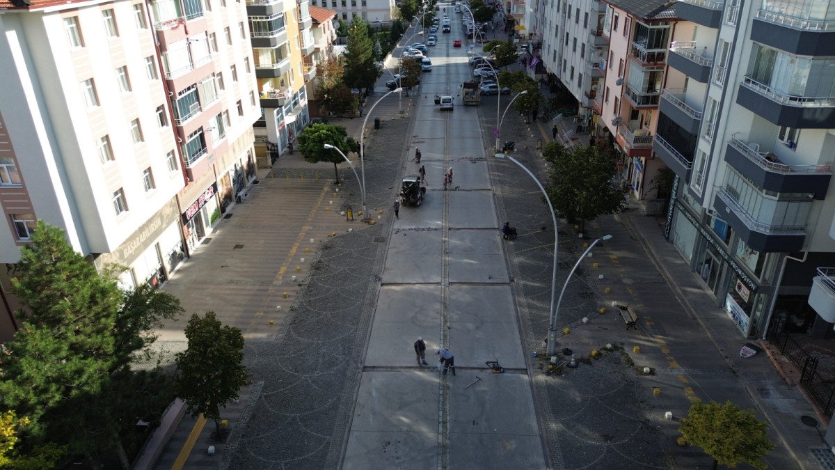 ATATÜRK CADDESİNDE ARAÇ SAHİPLERİNİ SEVİNDİRECEK ÇALIŞMANIN STARTI VERİLDİ