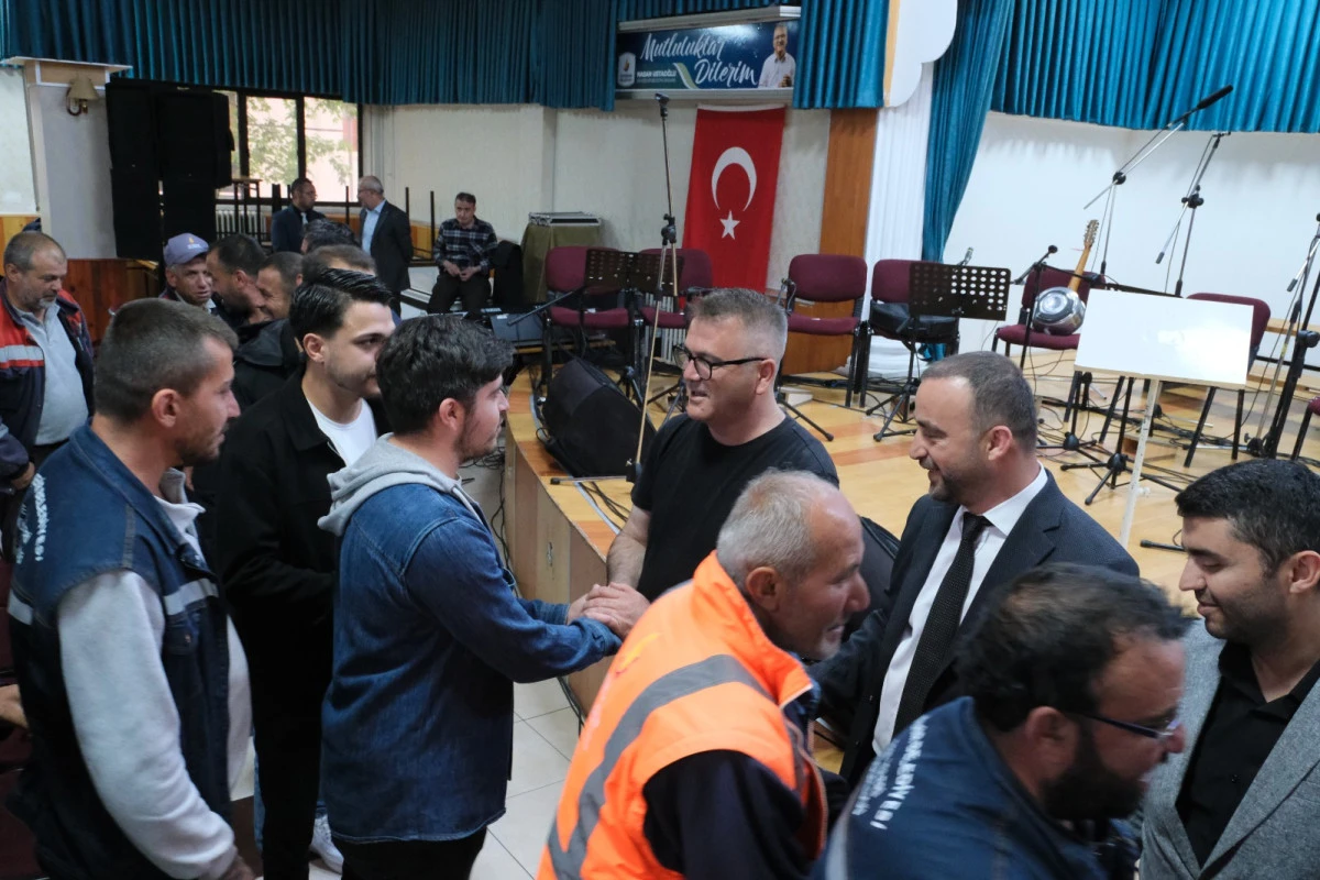 BAŞKAN USTAOĞLU &Ccedil;ALIŞMA ARKADAŞLARI İLE BAYRAMLAŞTI