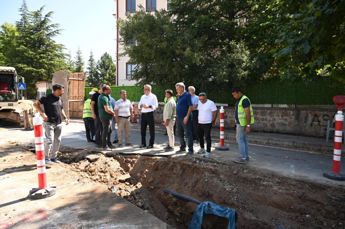 BAŞKAN USTAOĞLU, &ldquo;KOSKİ  ALTYAPI &Ccedil;ALIŞMALARI S&Uuml;R&Uuml;YOR&rdquo;