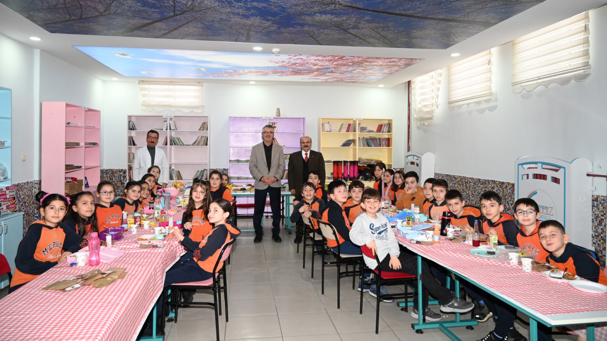 BAŞKAN USTAOĞLU ÖĞRENCİLERLE YERLİ MALI HAFTASI KUTLADI 