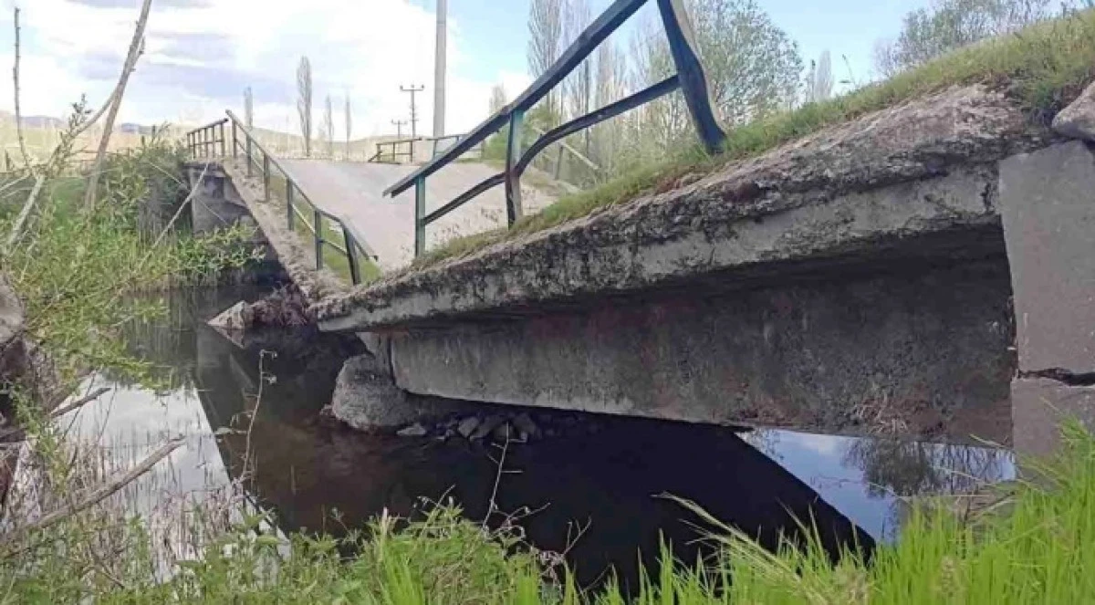 &Ccedil;arşamba &Ccedil;ayı &uuml;zerinde bulunan k&ouml;pr&uuml; &ccedil;&ouml;kt&uuml;