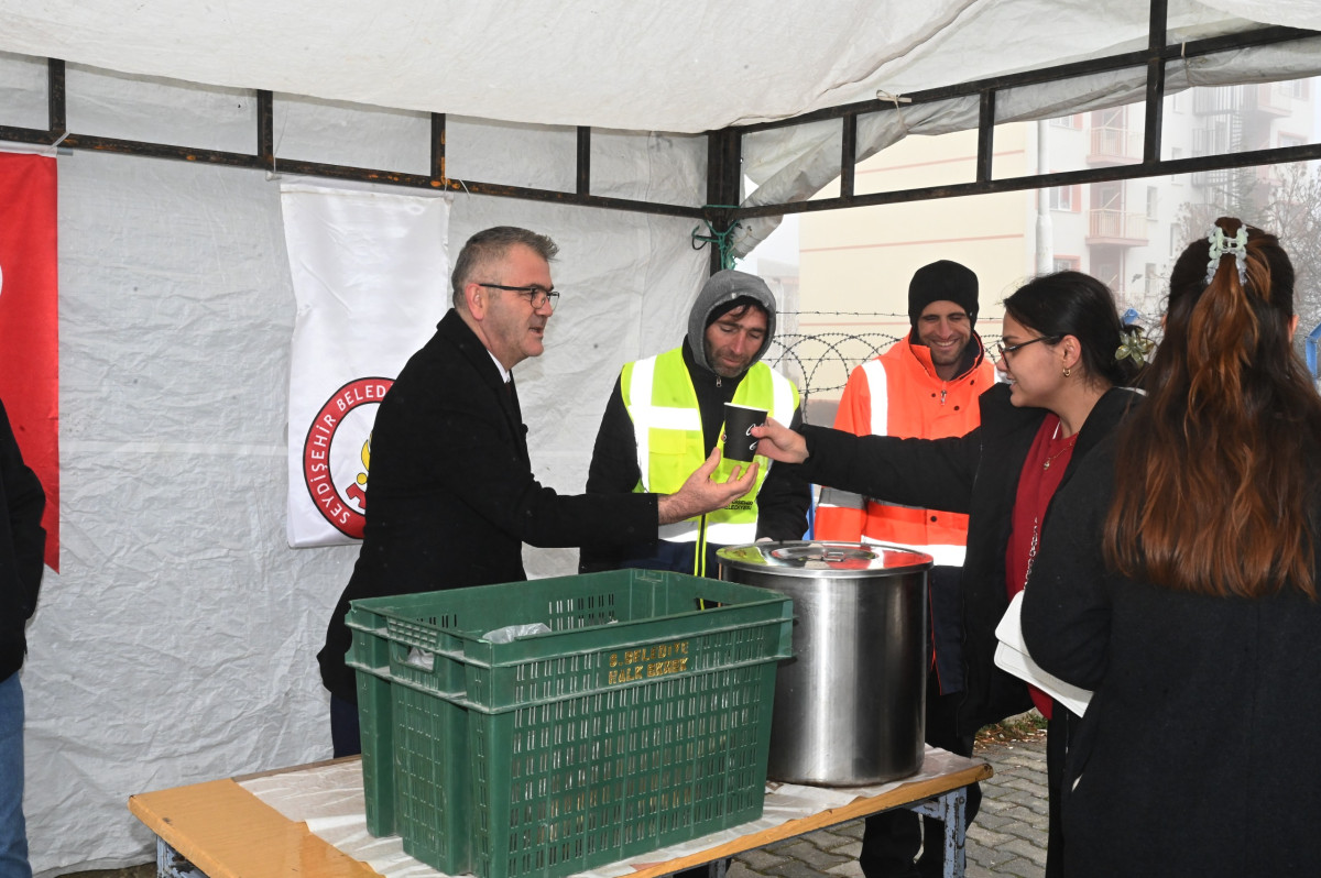 FİNAL HAFTASINDA ÖĞRENCİLERE SICAK ÇOKBA İKRAMI 