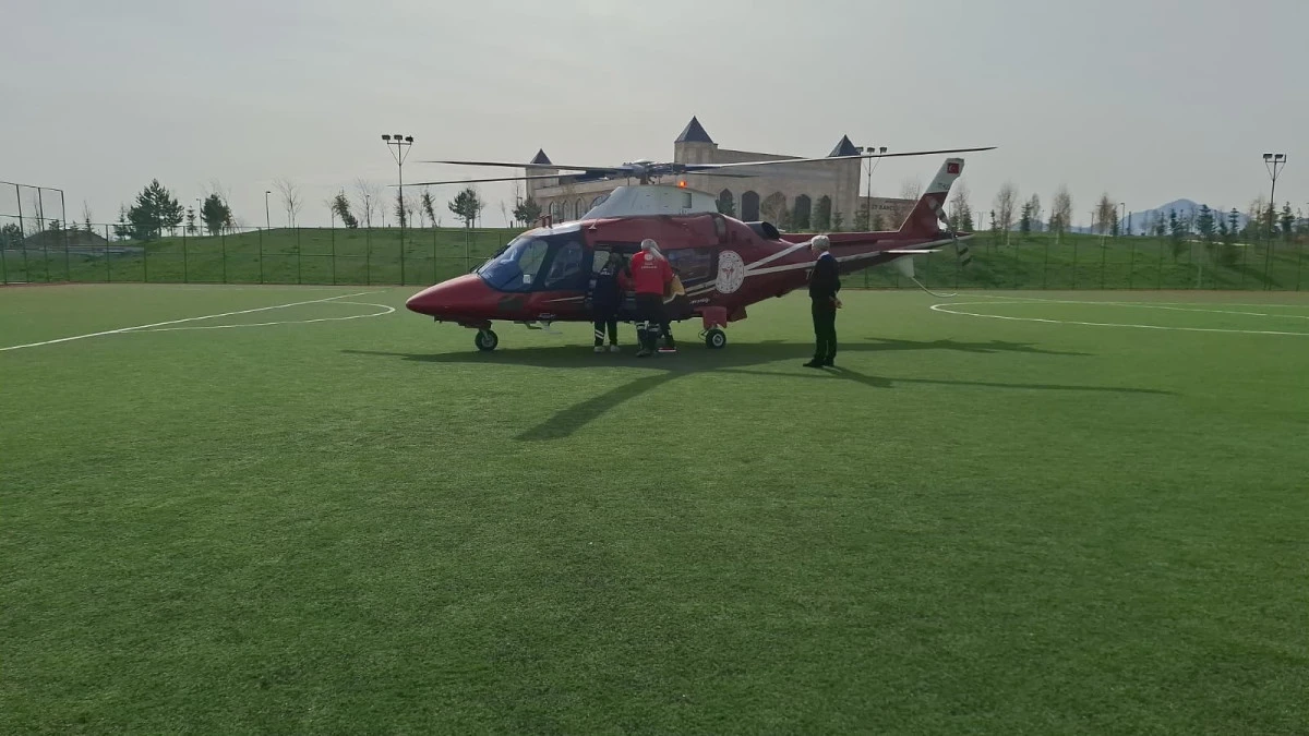 Hava ambulansı kalp krizi ge&ccedil;iren ve ent&uuml;be edilen hasta i&ccedil;in havalandı