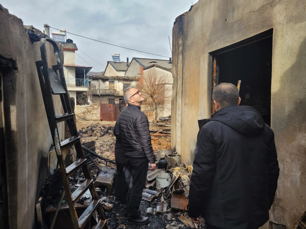 BAŞKAN USTAOĞLU&rsquo;NDAN EVİ YANAN AİLEYE ZİYARET 
