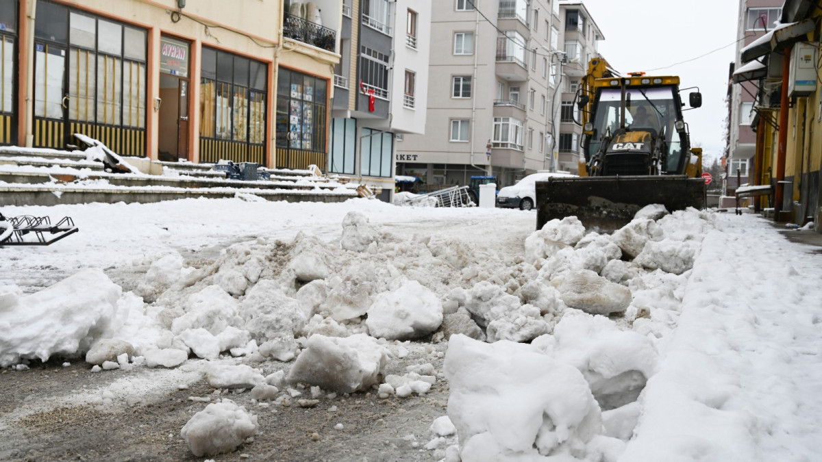 KAR TEMİZLEME ÇALIŞMALARI DEVAM EDİYOR