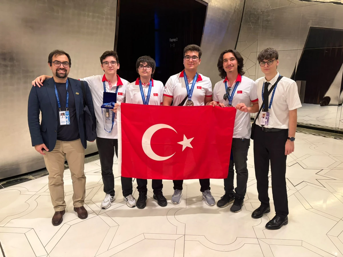 KİMYA OLİMPİYATLARINDA LİSELİ GEN&Ccedil;LER T&Uuml;RKİYE&rsquo;Yİ GRURLANDIRDI