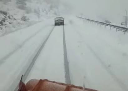 Konya Seydişehir yolu yoğun kar yağışı nedeniyle trafiğe kapatıldı. 