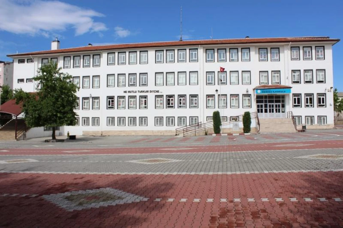 Merkez İlkokulu Normal Eğitime Ge&ccedil;iyor