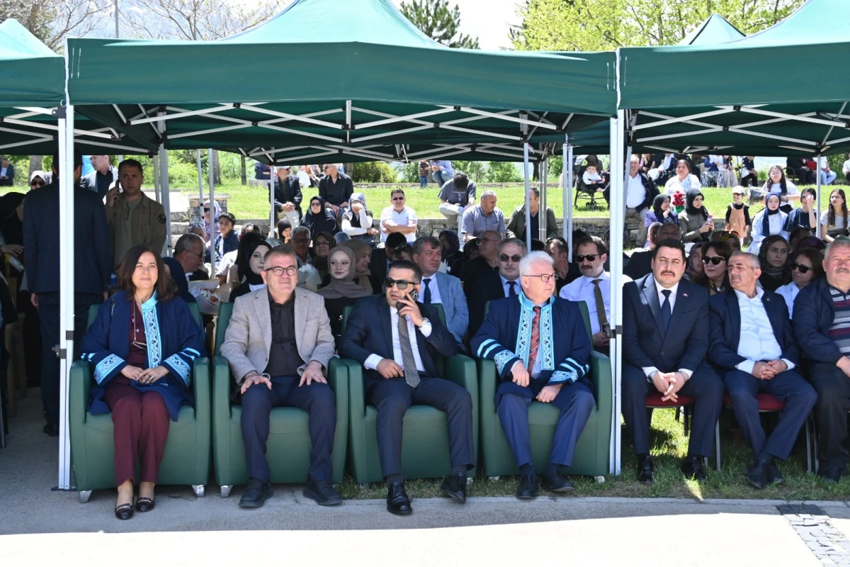 NE&Uuml; SEYDİŞEHİR YERLEŞKESİNDE MEZUNİYET COŞKUSU