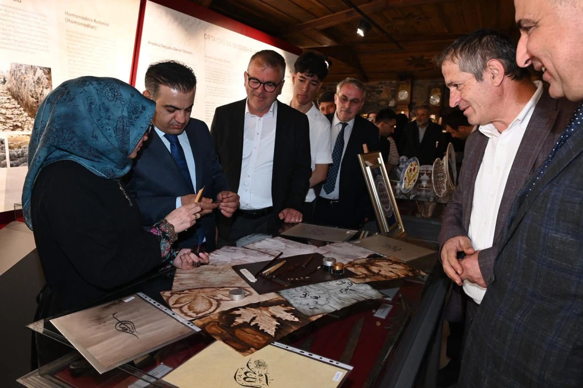 Seydişehir Halk Eğitimi Merkezi tarafından H&uuml;sn-i Hat ve &Ccedil;ini Sergisi yapıldı