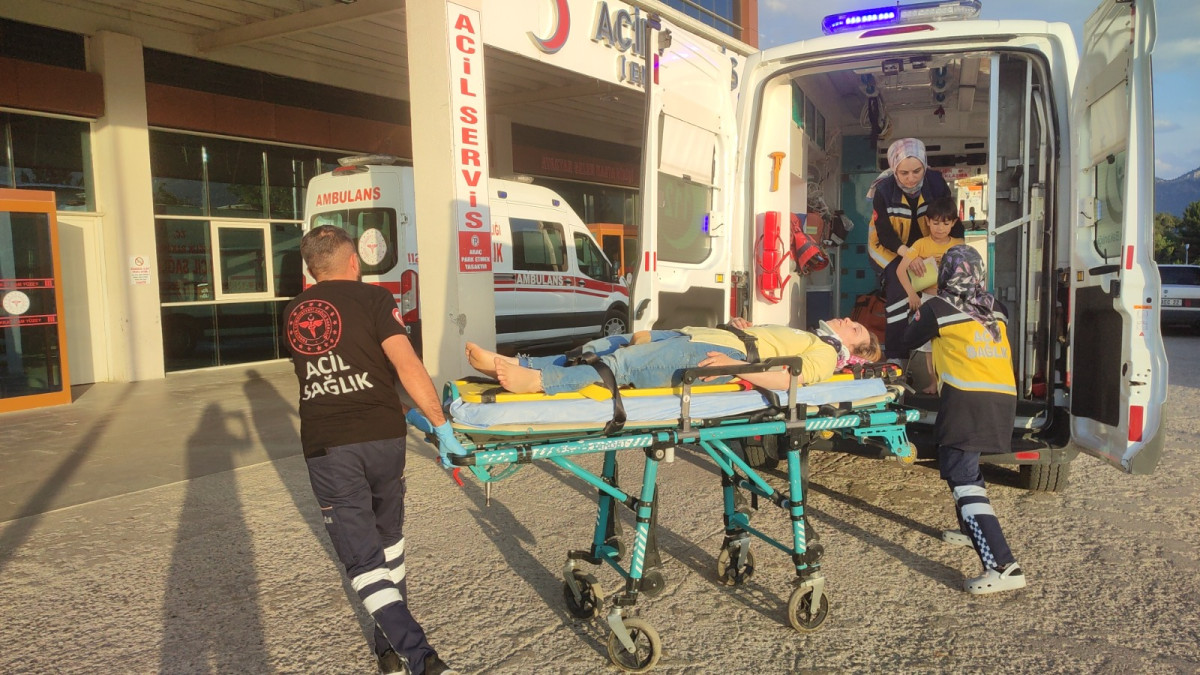 Seydişehir ilçesinde evinin balkonundan düşen kişi yaralandı.