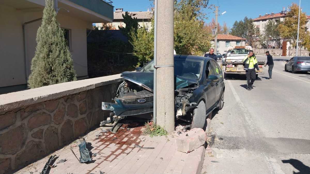 Seydişehir ilçesinde meydana gelen iki ayrı trafik kazasında 2 kişi yaralandı.