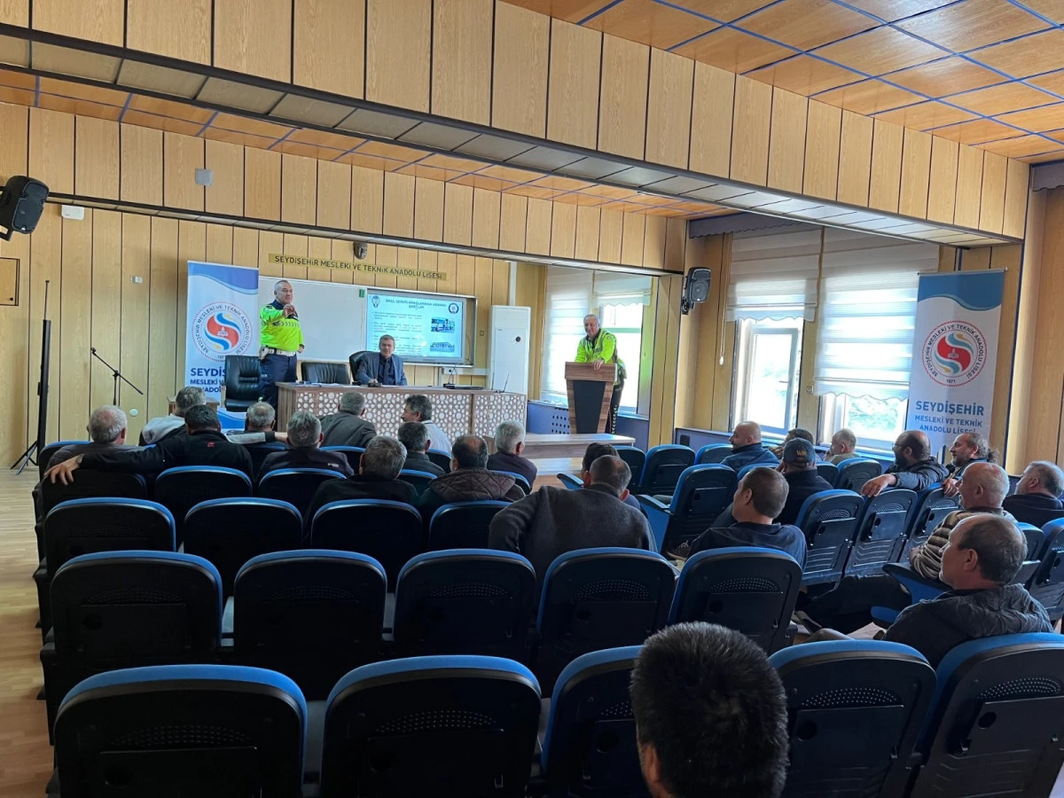 Seydişehir il&ccedil;esinde servis s&uuml;r&uuml;c&uuml;leri ve okul m&uuml;d&uuml;rlerine taşımacılık eğitimi verildi.