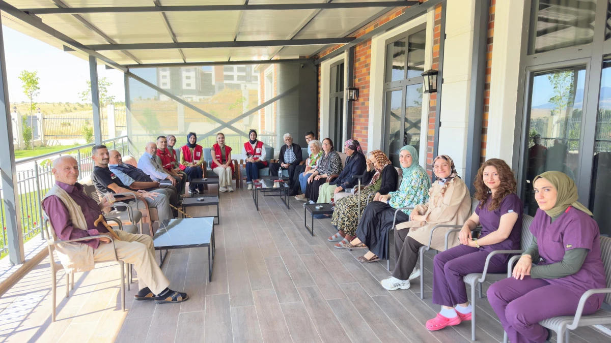 Seydişehir Kızılaydan Huzurevi Sakinlerine Anlamlı Ziyaret