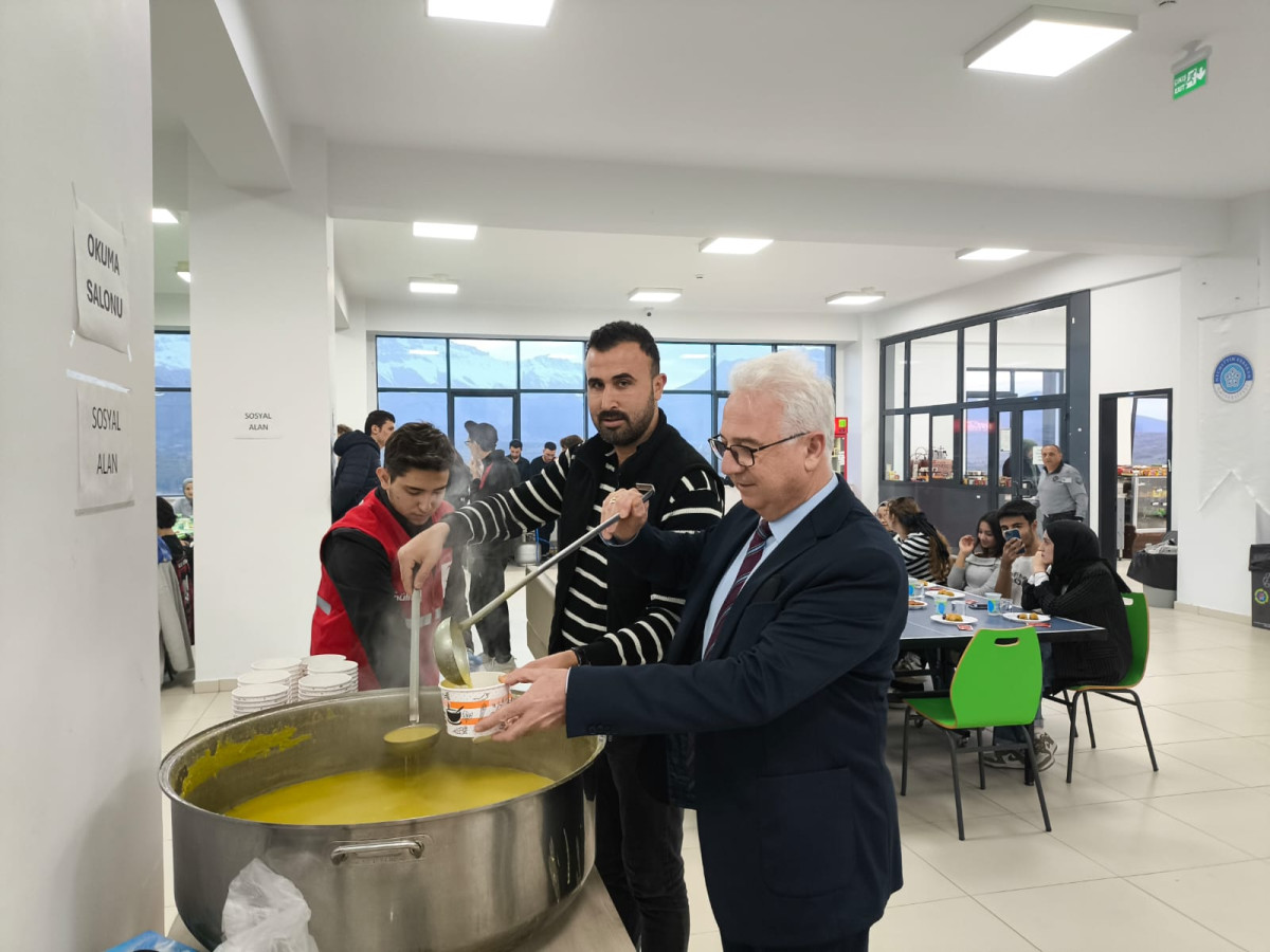 Seydişehir Sağlık Hizmetleri Meslek Yüksekokulu öğrencilerine yönelik İftar programı yapıldı.