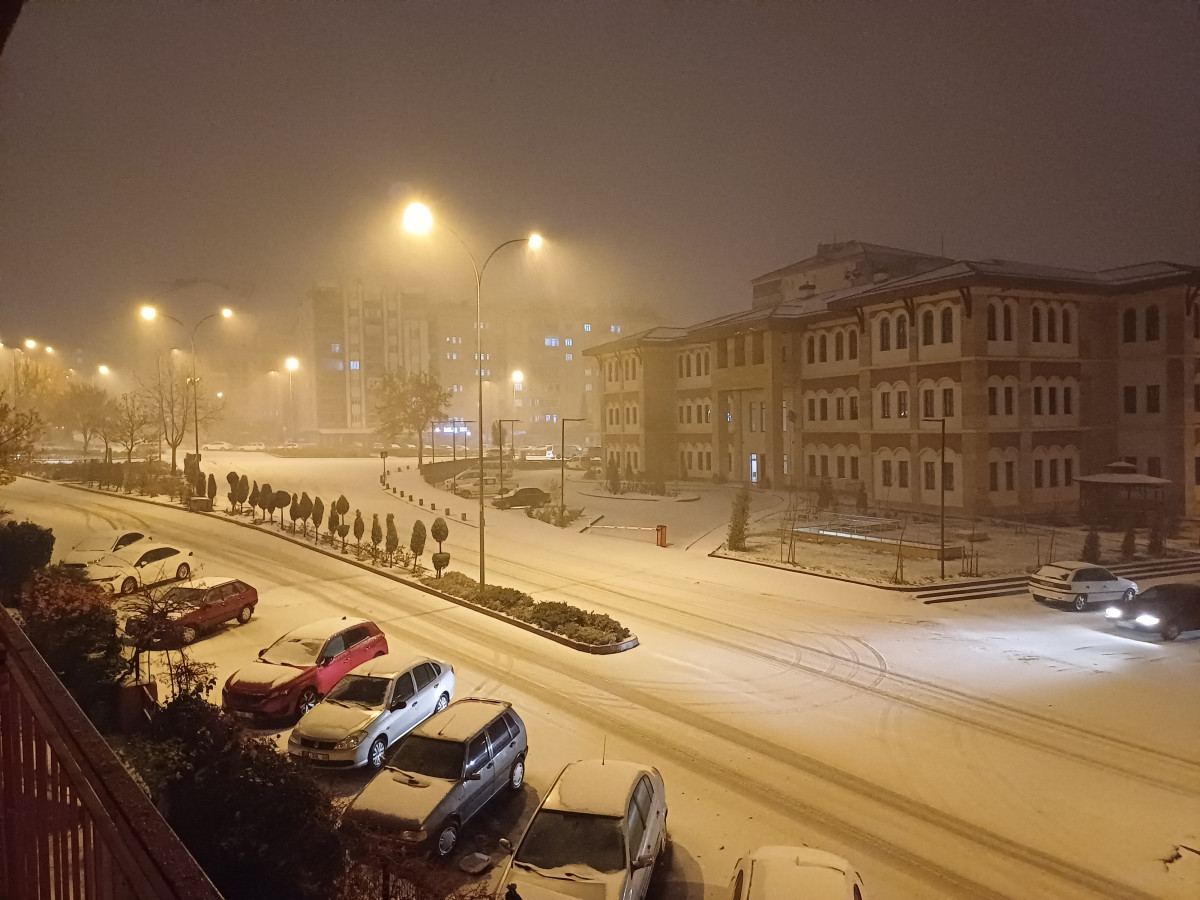 Seydişehir' yılın ilk karı düştü. 