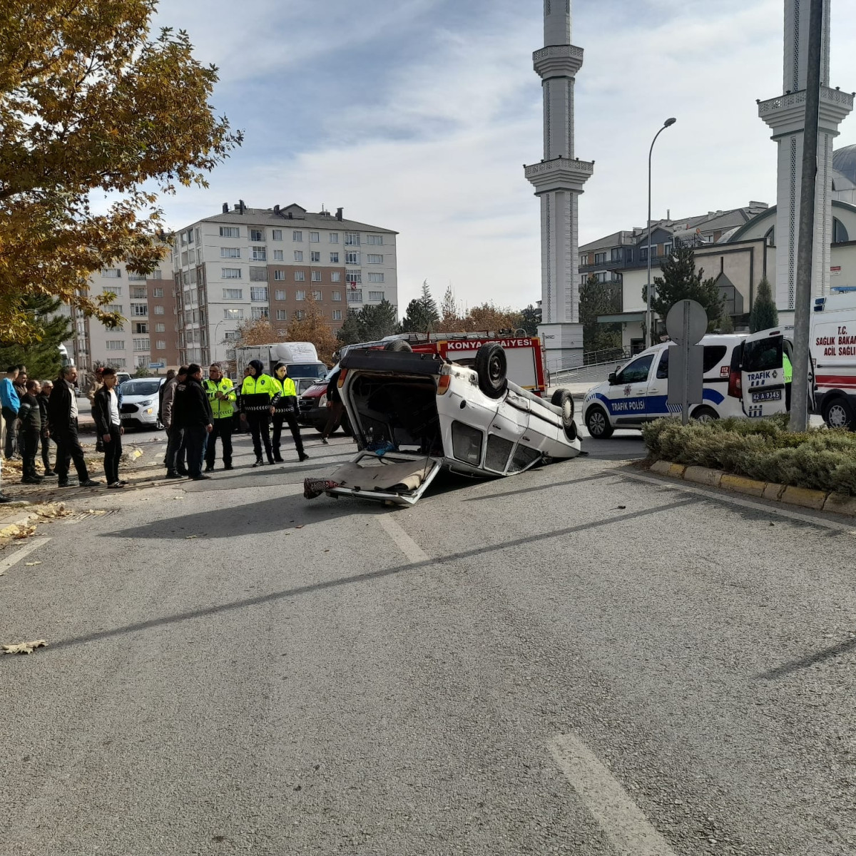 Ters dönen otomobilde 2 kişi yaralandı 