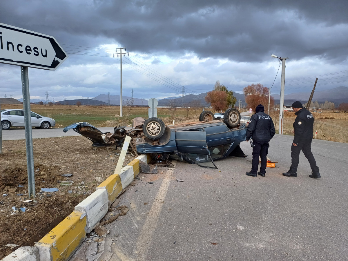 Trafik kazasında araç takla attı 1 kişi yaralandı (videolu)