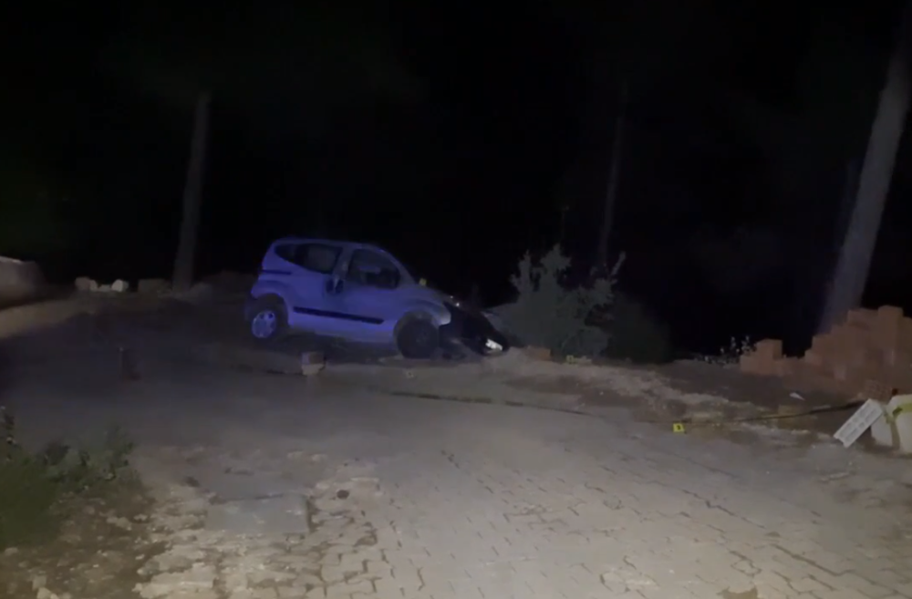 Tuğla koyduğu aracının altında kalan s&uuml;r&uuml;c&uuml; hayatını kaybetti